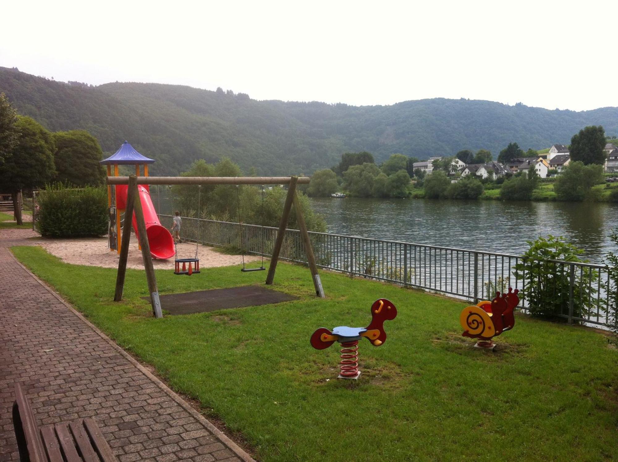 Haus Marlene Apartment Zell an der Mosel Exterior foto